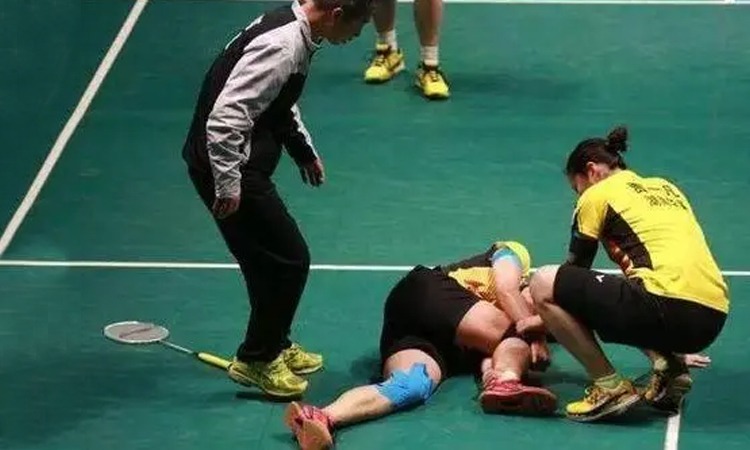 感觉哈登比你顺眼多了，全是体毛哨罚球，勇士传统文化？